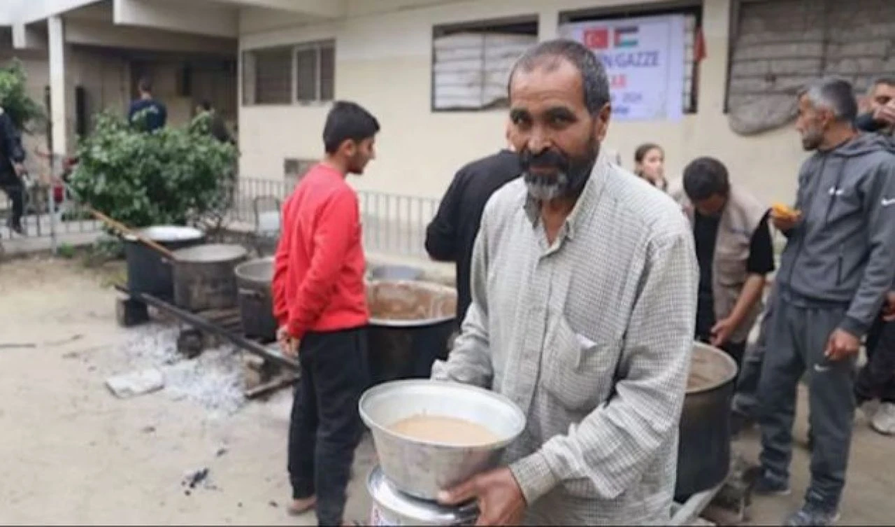 Sadakataşı Gazze’de günde 10 bin kişiye iftar veriyor