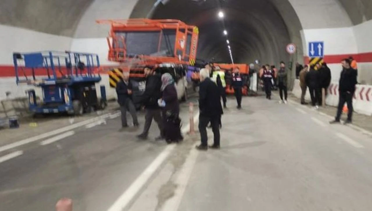 Tünelde çalışma yapan işçilere yolcu minibüsü çarptı! Yaralılar var