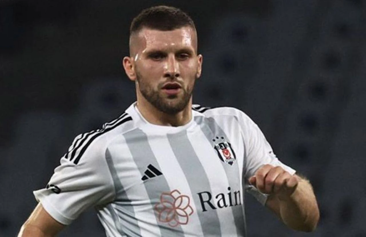 Beşiktaş'a Rebic şoku!