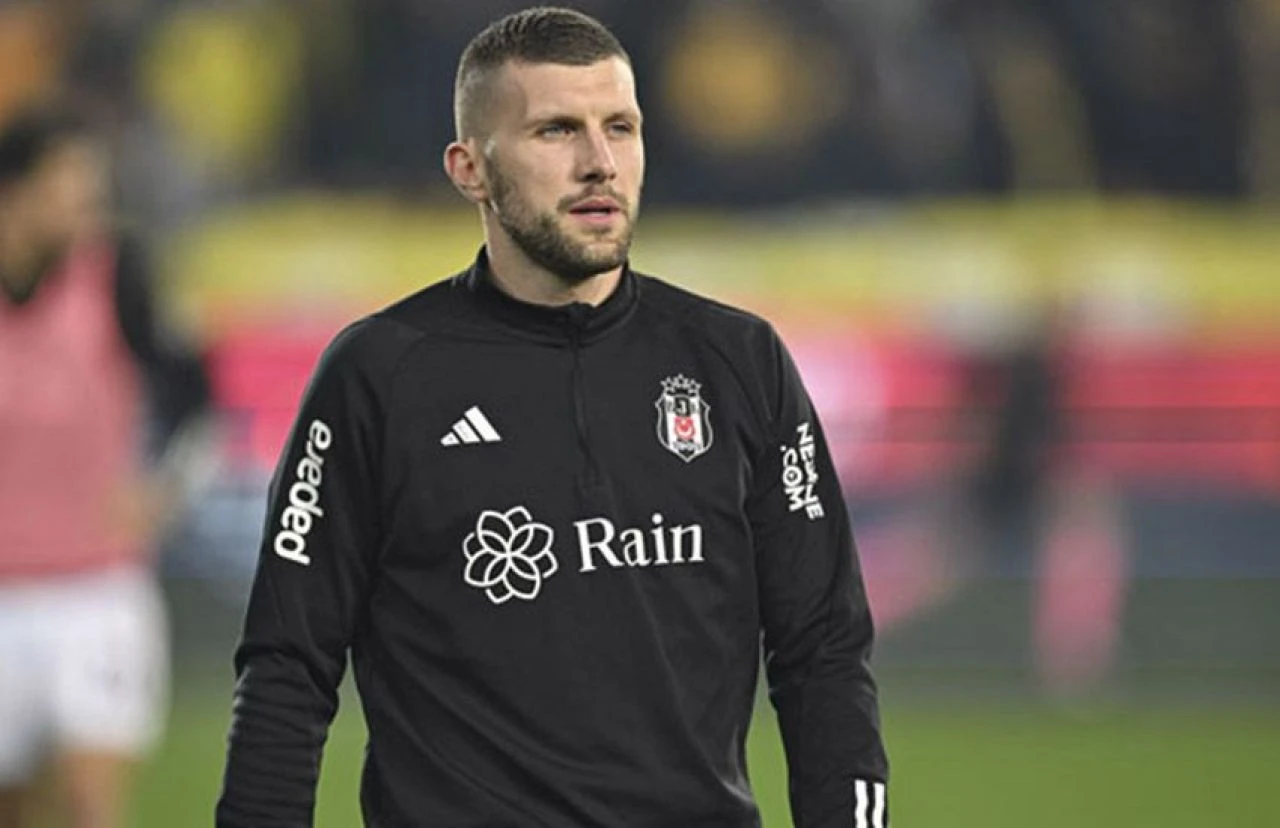 Beşiktaş'a Rebic şoku!
