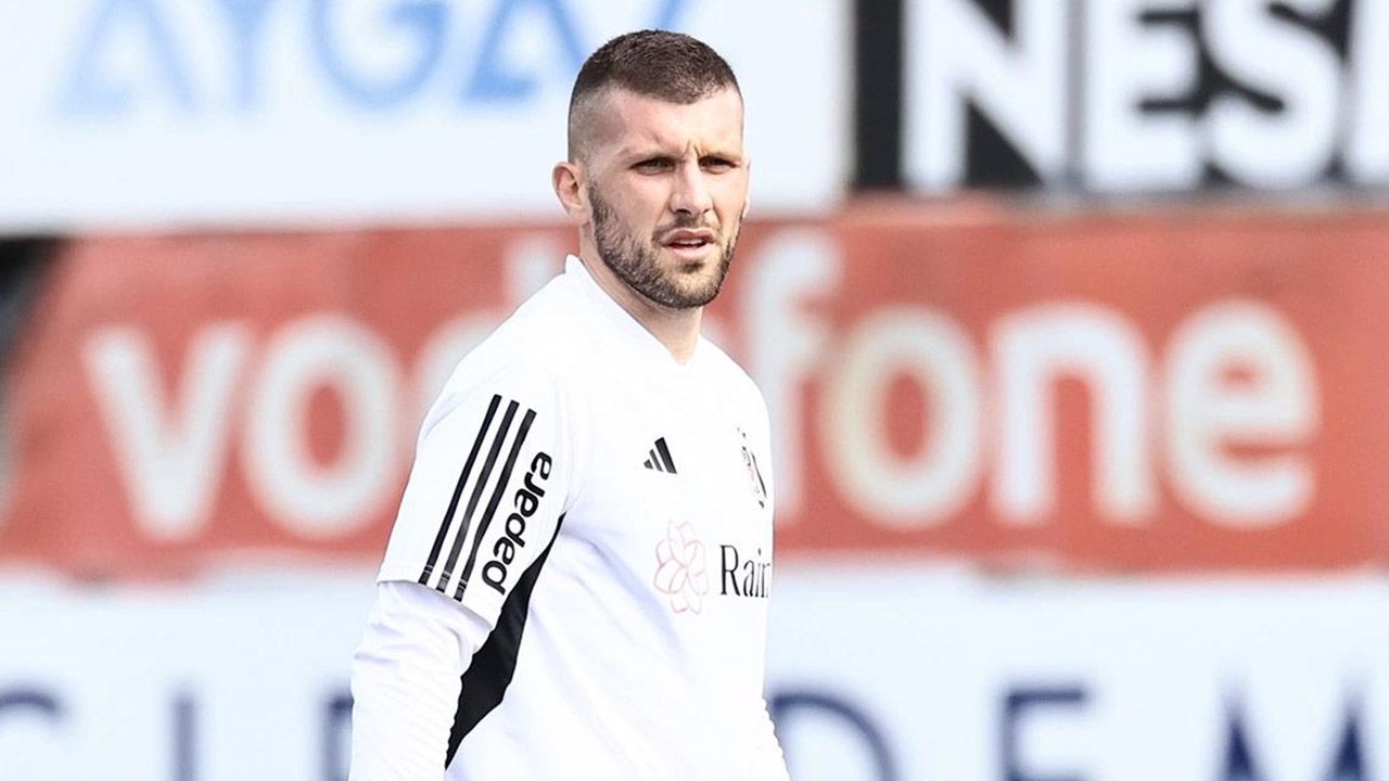 Beşiktaş&#039;a Rebic şoku!