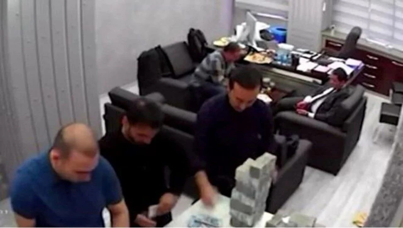 CHP'de para sayma soruşturmasında yeni gelişme: İfade için adliyeye geldi - 1. Resim