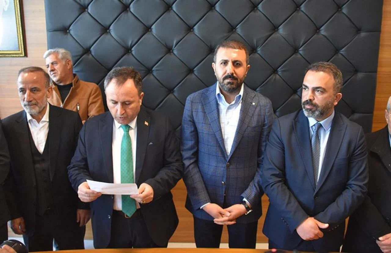 DEM Parti ile pazarlığa sert tepki! CHP'li isim şok kararla AK Parti'ye katıldı