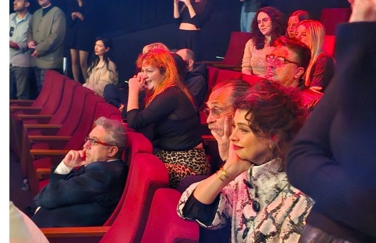 Erdal Beşikçioğlu kızı Derin’in galasında duygulandı