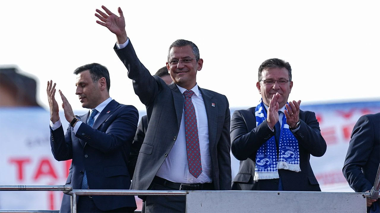 Özgür Özel'den Şükrü Genç'e 'çekil' çağrısı: Pazartesi günü rozetini takacağım - 1. Resim