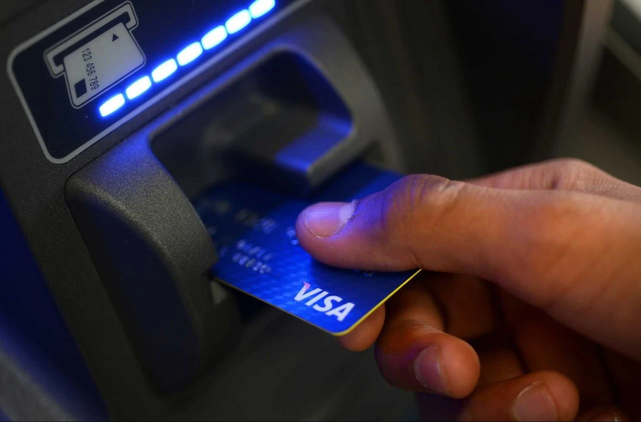 Bankalar muslukları kıstı! Araba, konut ve arsa almak isteyenler kredi kartına koştu