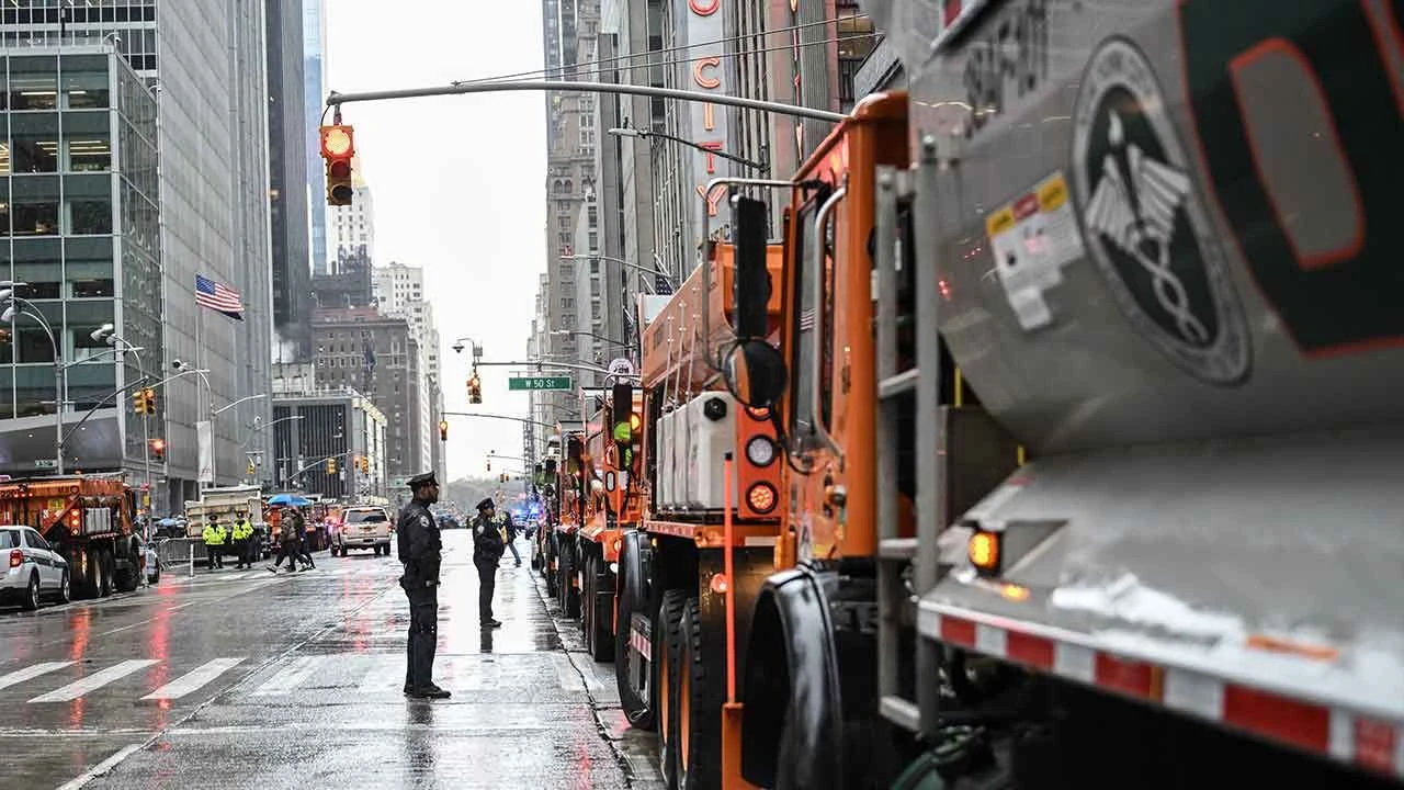 Biden'dan bir garip güvenlik önlemi! Seçim kampanyası için 20 kum dolu kamyon konuşlandırdı
