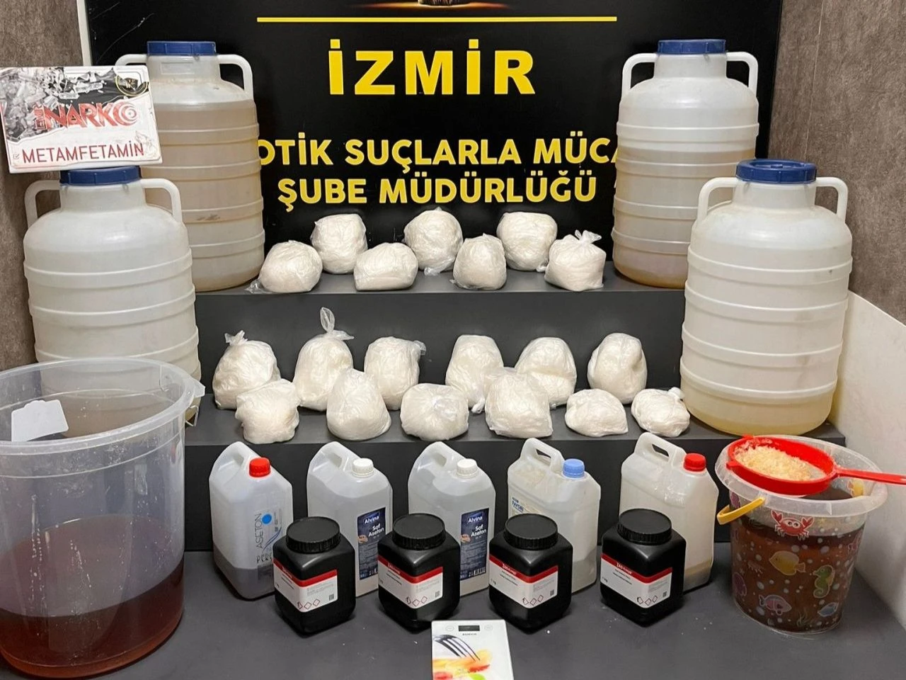 Evi zehir imalathanesine çevirmişler! Rekor miktarda yakalandı - 1. Resim