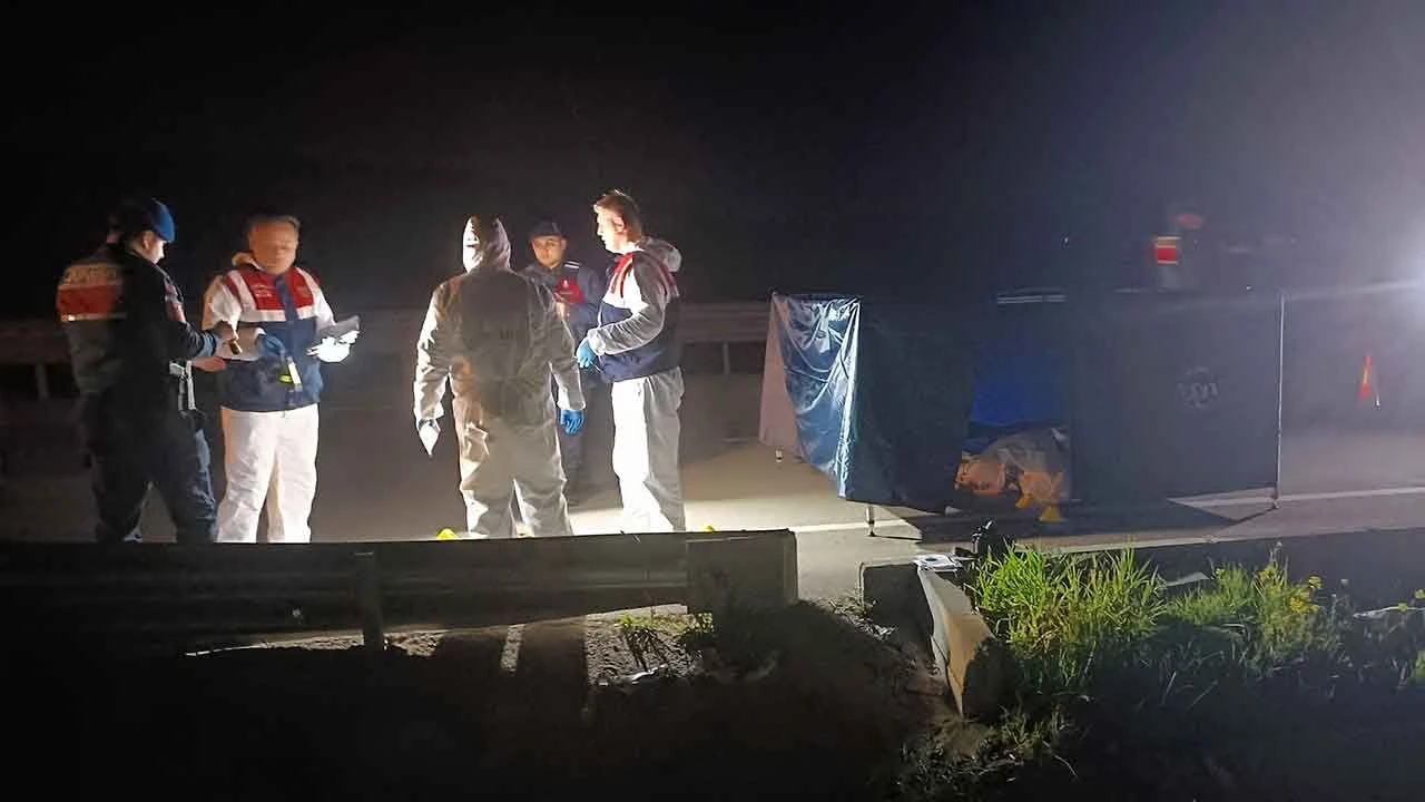 Gaziantep'te dehşet! Yol ortasında silahla vurulmuş kadın cesedi bulundu - 1. Resim