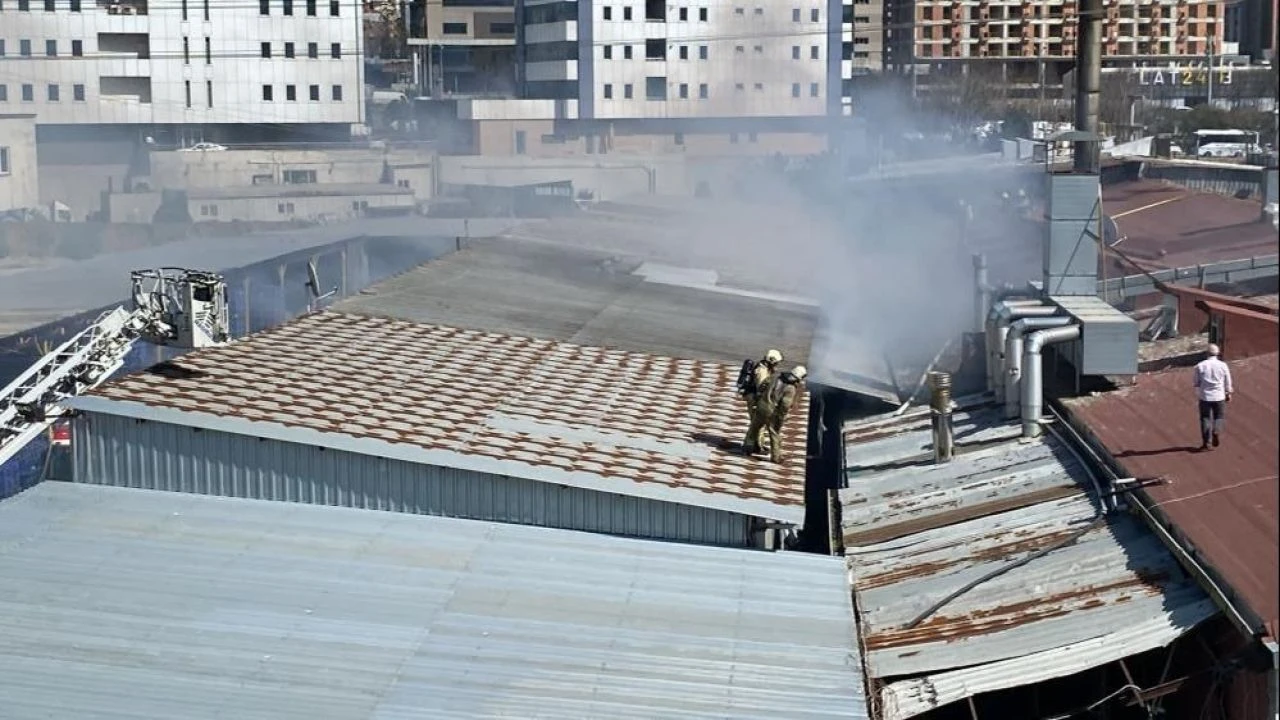 Halkalı'da tekstil fabrikasında yangın! - 1. Resim