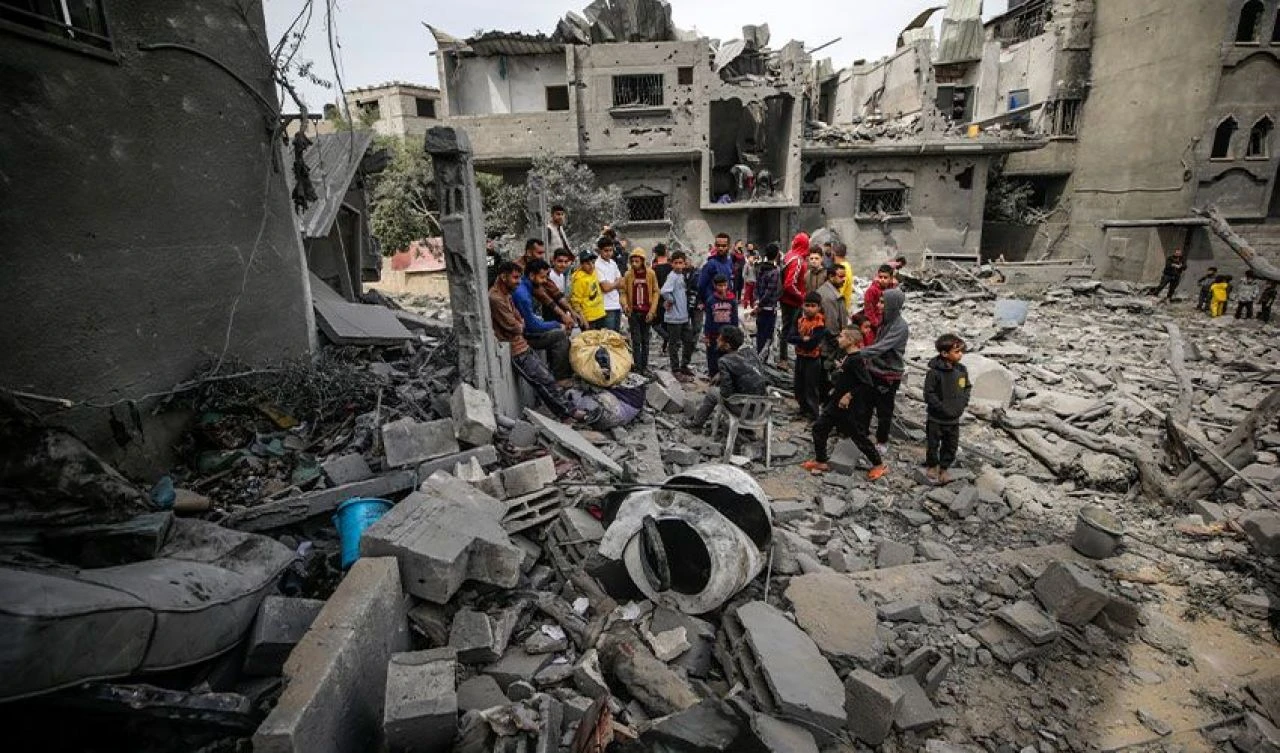 İsrail, Gazze’de 3 noktaya saldırdı: Çok sayıda ölü var - 2. Resim