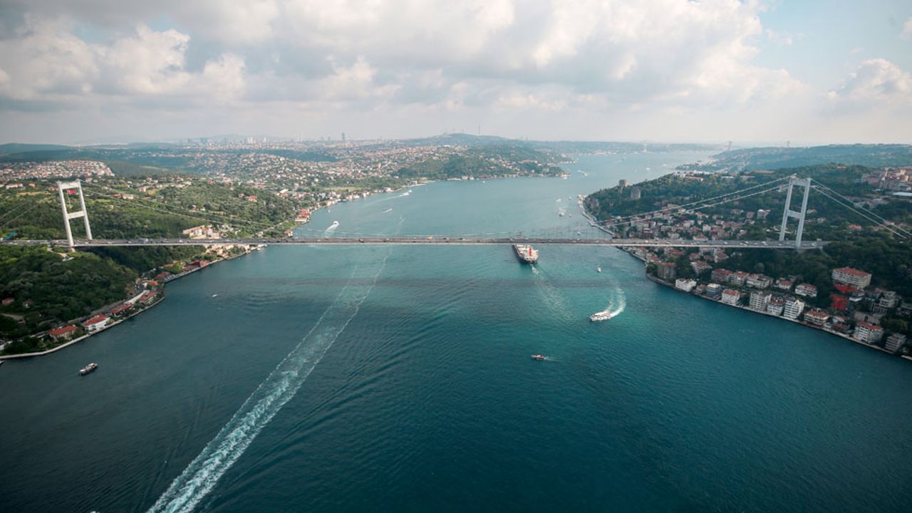 İstanbul Boğazı gemi trafiği geçici bir süre durduruldu