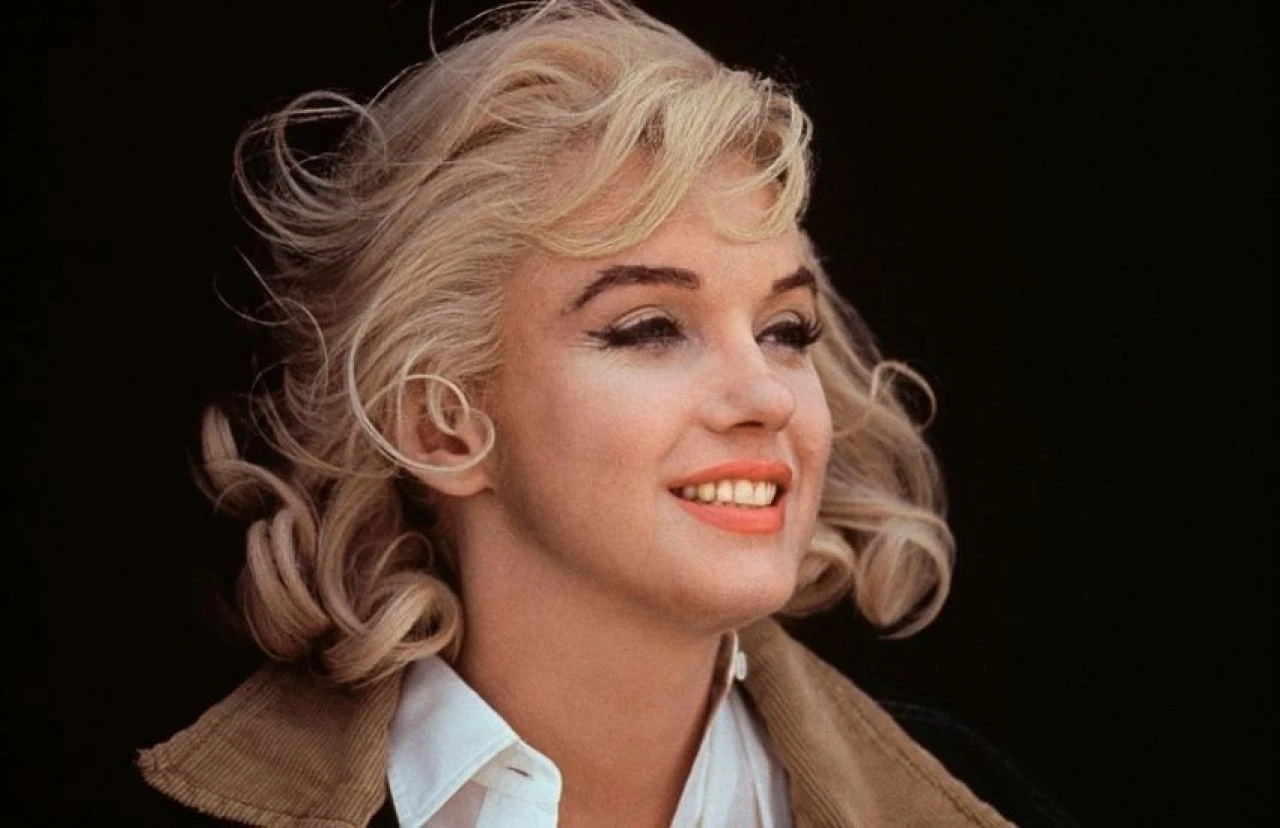 Marilyn Moore'nun yakınındaki mezar açık artırmayla satılıyor