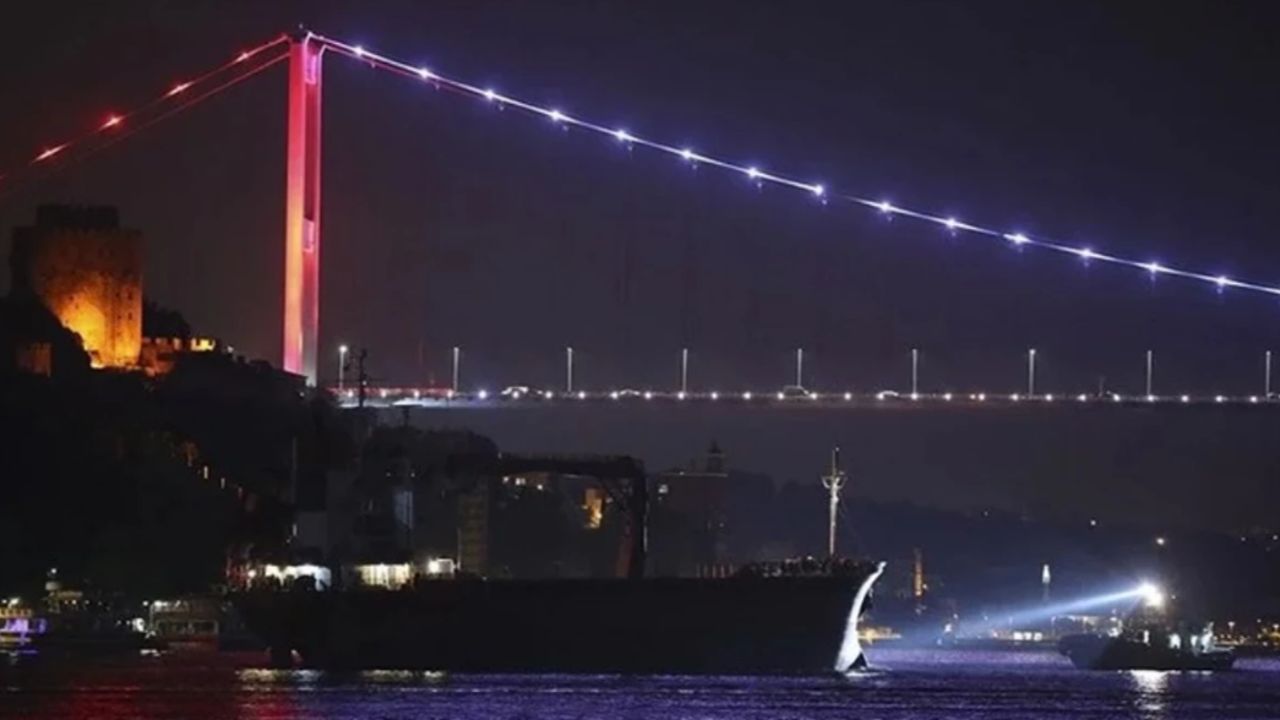 İstanbul Boğazı çift yönlü gemi trafiğine kapatıldı