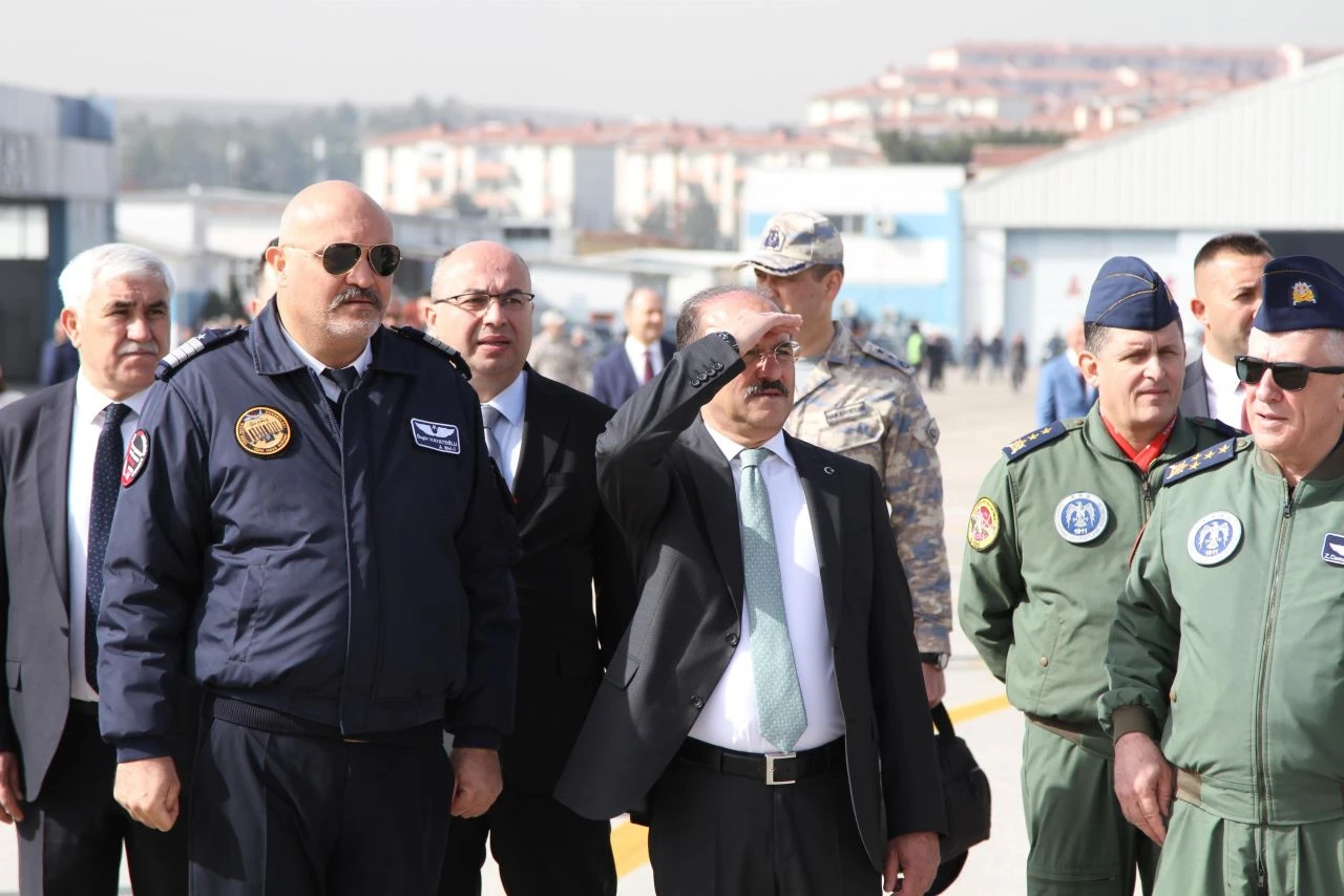 Türk Hava Kurumu’nun gurur günü! Genç pilotlar gökyüzüyle buluştu - 2. Resim