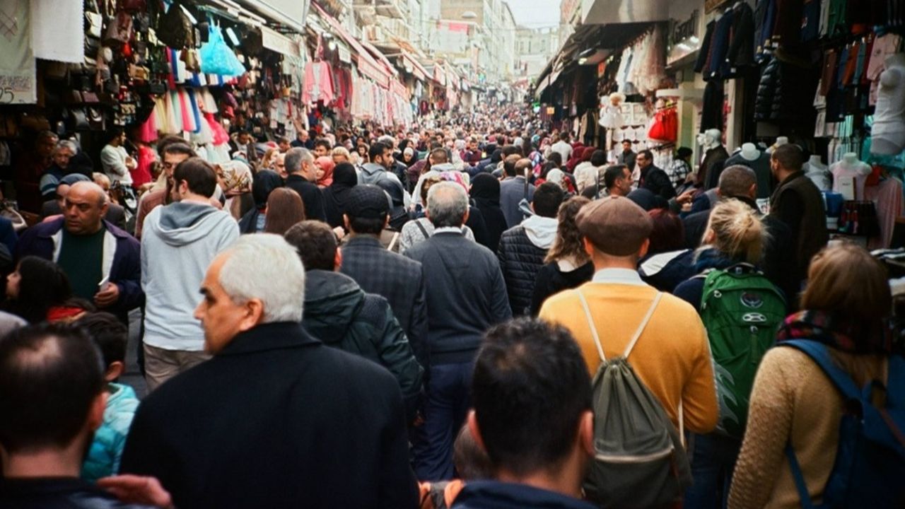 Çarşıda pazarda hareketlilik başladı! Bayram alışverişi esnafın yüzünü güldürdü