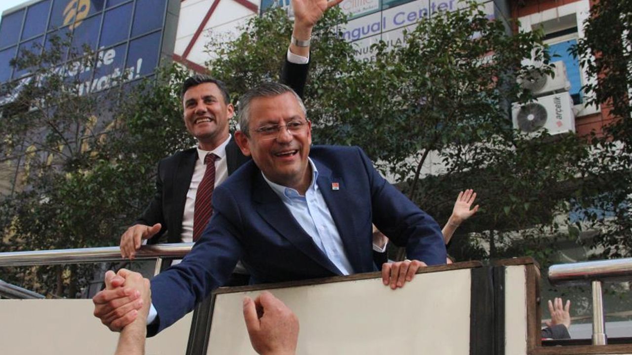 CHP lideri Özgür Özel seçim çalışmalarını Manisa&#039;da bitirdi