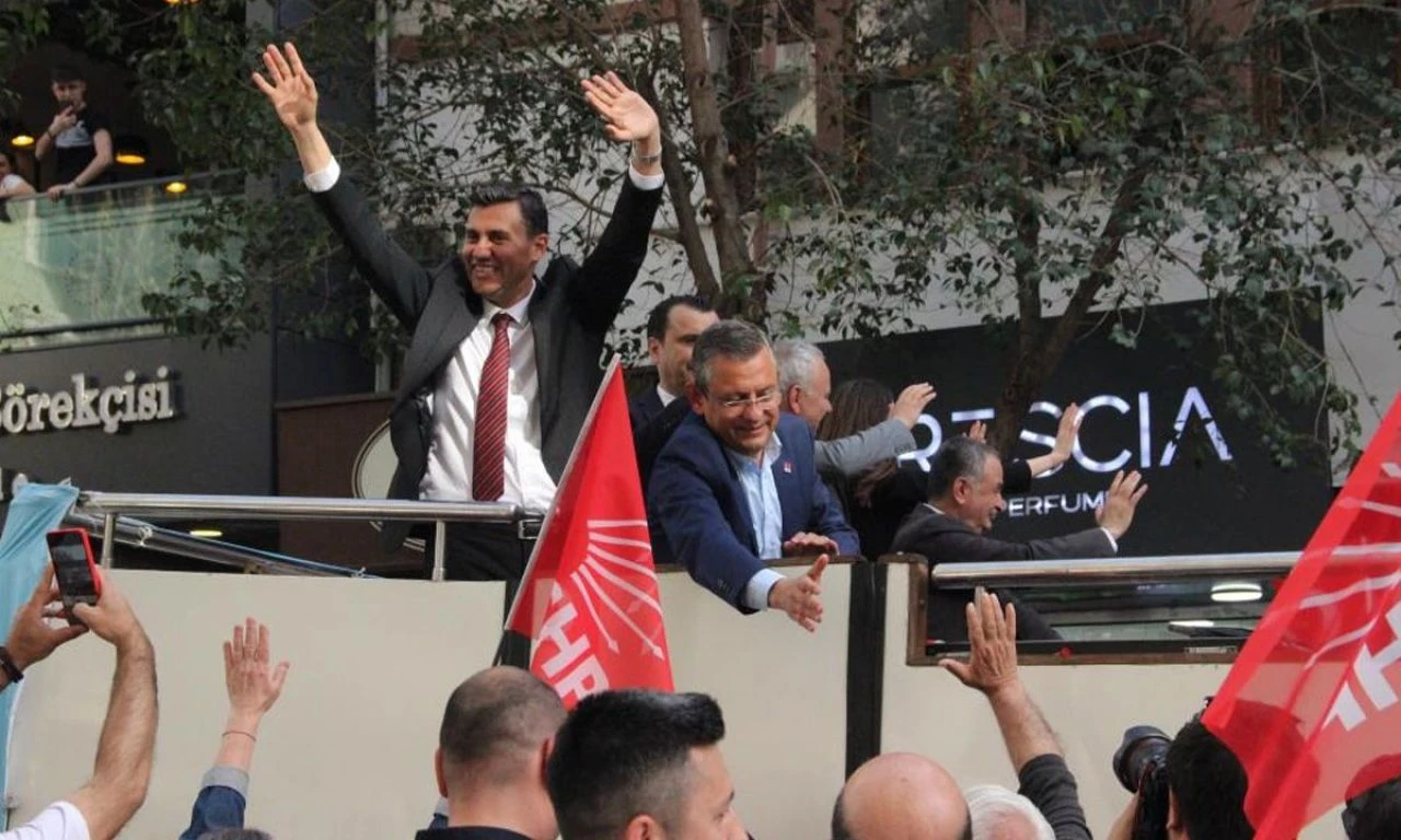 CHP lideri Özgür Özel seçim çalışmalarını Manisa'da bitirdi - 1. Resim