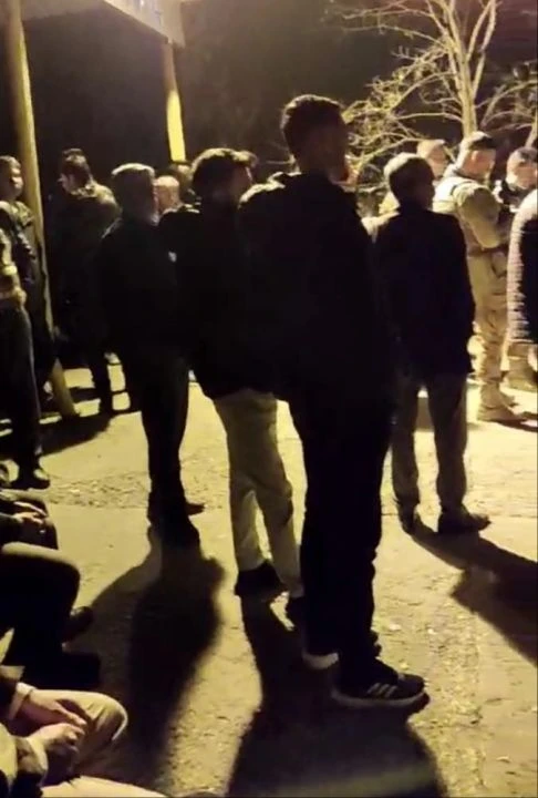 Diyarbakır'da ortalık karıştı! İki aile birbirine girdi! Yaralılar var - 2. Resim