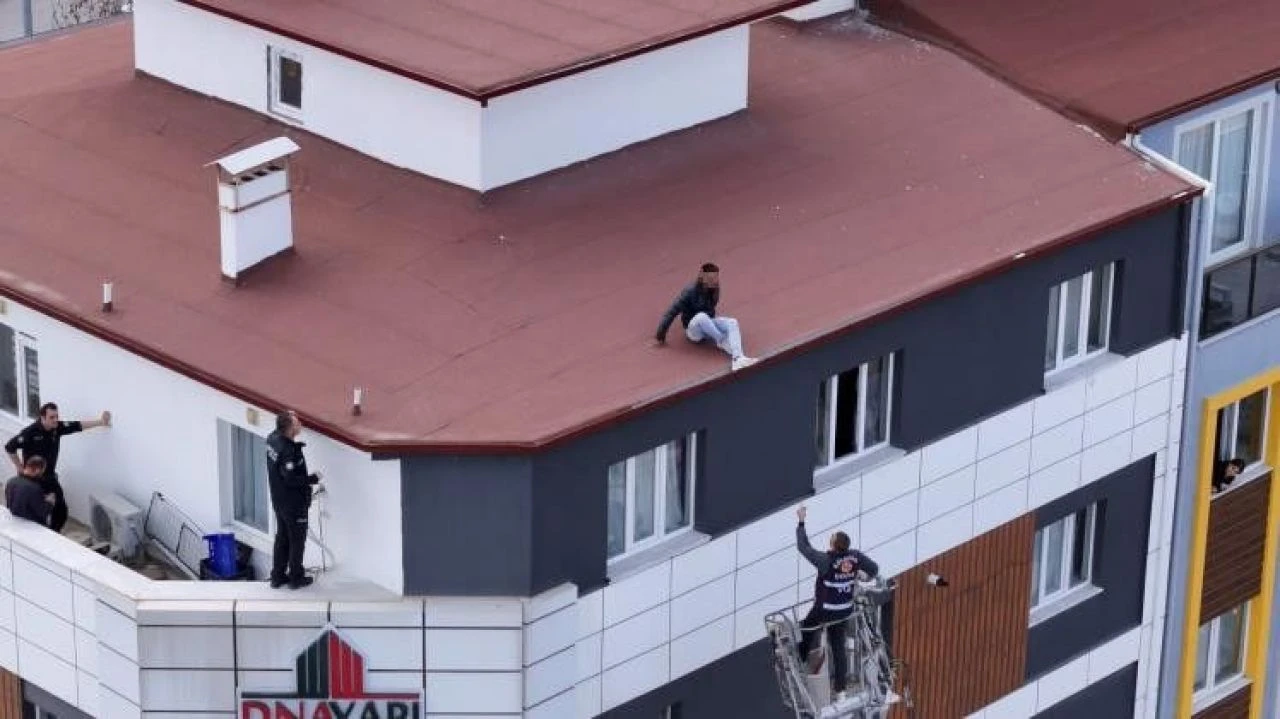 Eşi çocuklarını göstermiyor diye çatıya çıkan genç, aynı akşam eşini darp etti