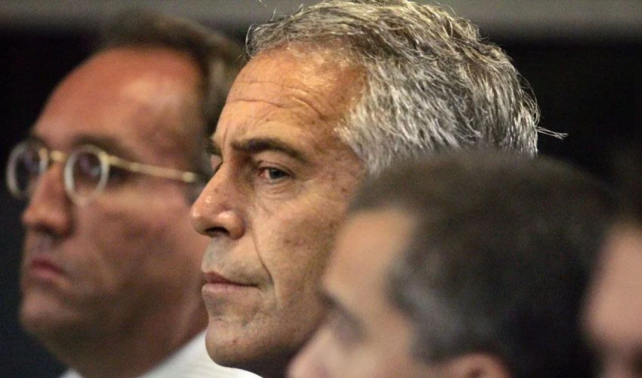 Gizli ziyaretçinin telefonu sinyal gönderdi: Epstein adasındaki 200 konuk ortaya çıktı