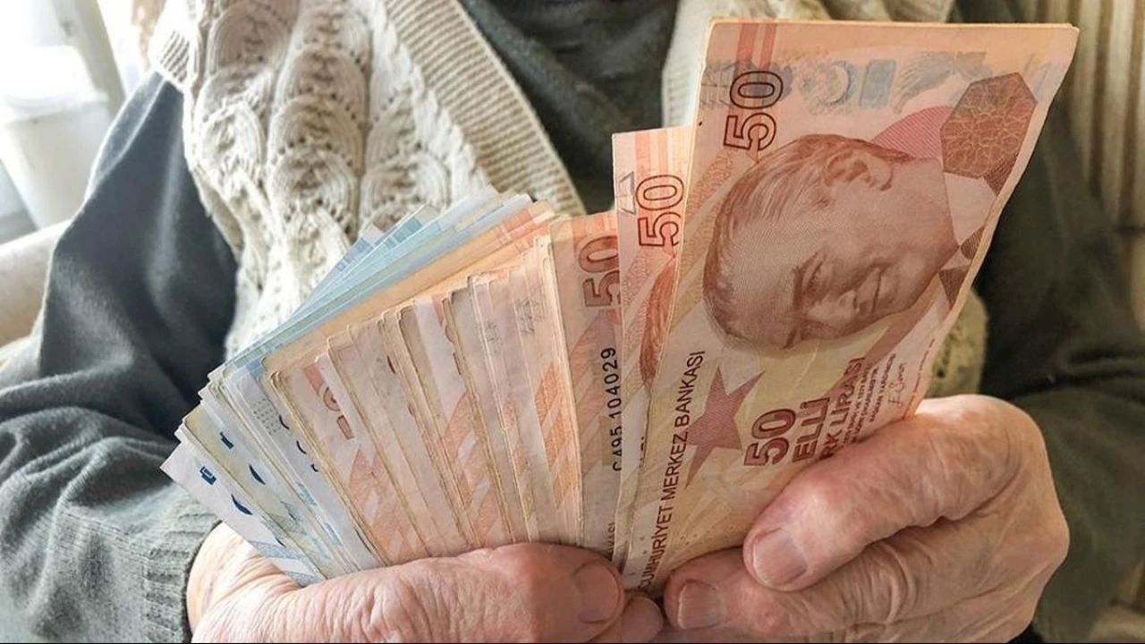 Özel bankalar emekli promosyonu kervanına katıldı! En yüksek ödeme asgari ücreti geçti