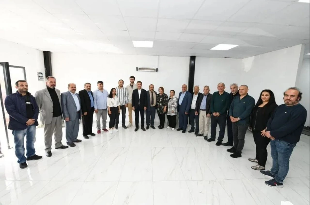 Seçime bir gün kala İYİ Parti'de deprem! Topluca istifa edip CHP'ye geçtiler