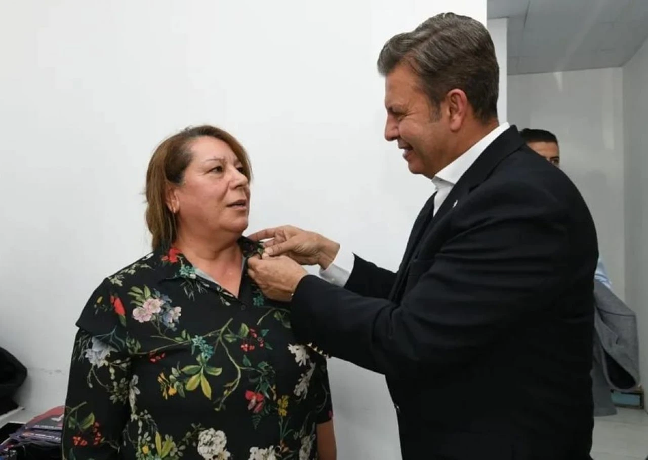 Seçime bir gün kala İYİ Parti'de deprem! Topluca istifa edip CHP'ye geçtiler