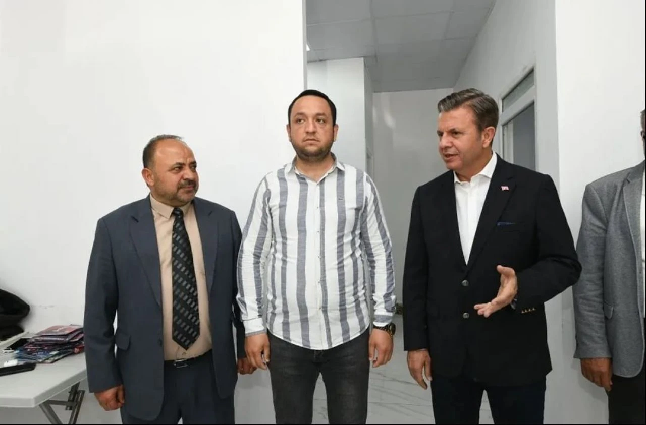 Seçime bir gün kala İYİ Parti'de deprem! Topluca istifa edip CHP'ye geçtiler