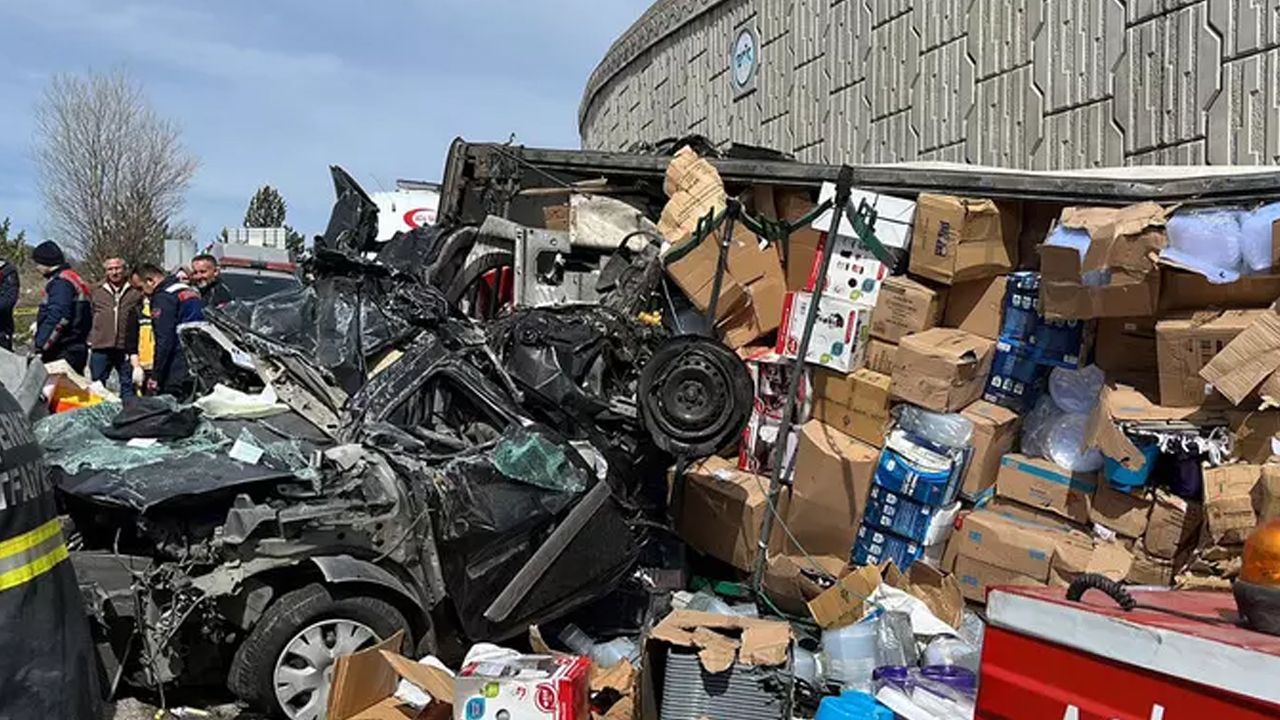 Son dakika! Çankırı&#039;da katliam gibi kaza: Oy kullanmak için yola çıkan bir aile yok oldu