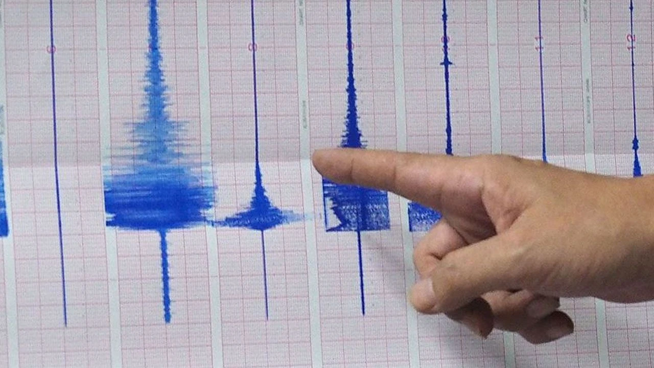 Son dakika... Dünya beşik gibi: Türkiye&#039;nin yanı başında korkutan deprem!