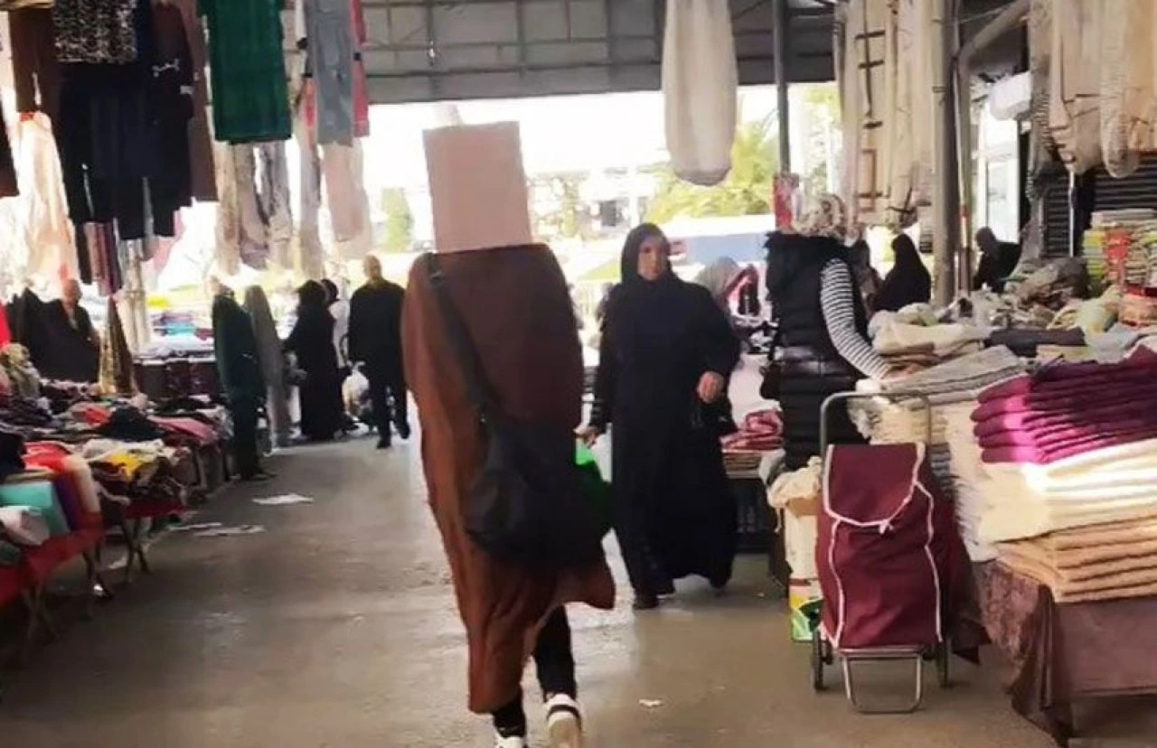 Yalova’da dikkat çeken görüntüler: Kafasında kutuyla gezdi! - 1. Resim