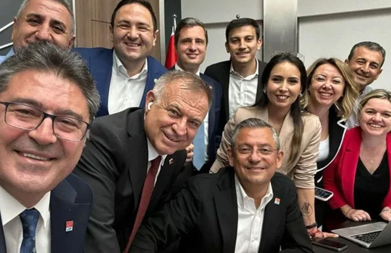 CHP lideri Özgür Özel açıklamalarda bulunuyor - 1. Resim