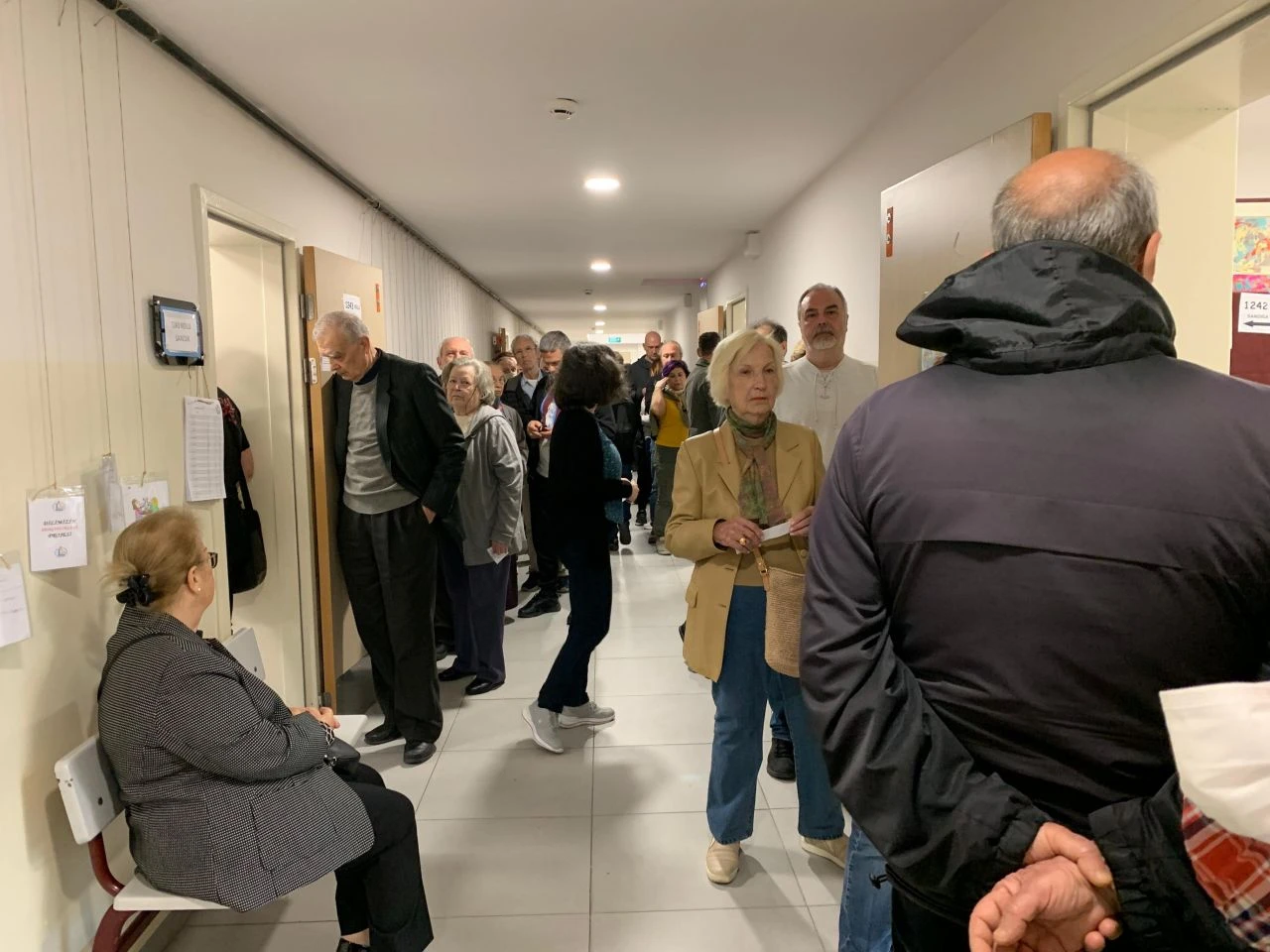 En çok seçmenin kayıtlı olduğu okulda oy verme yoğunluğu