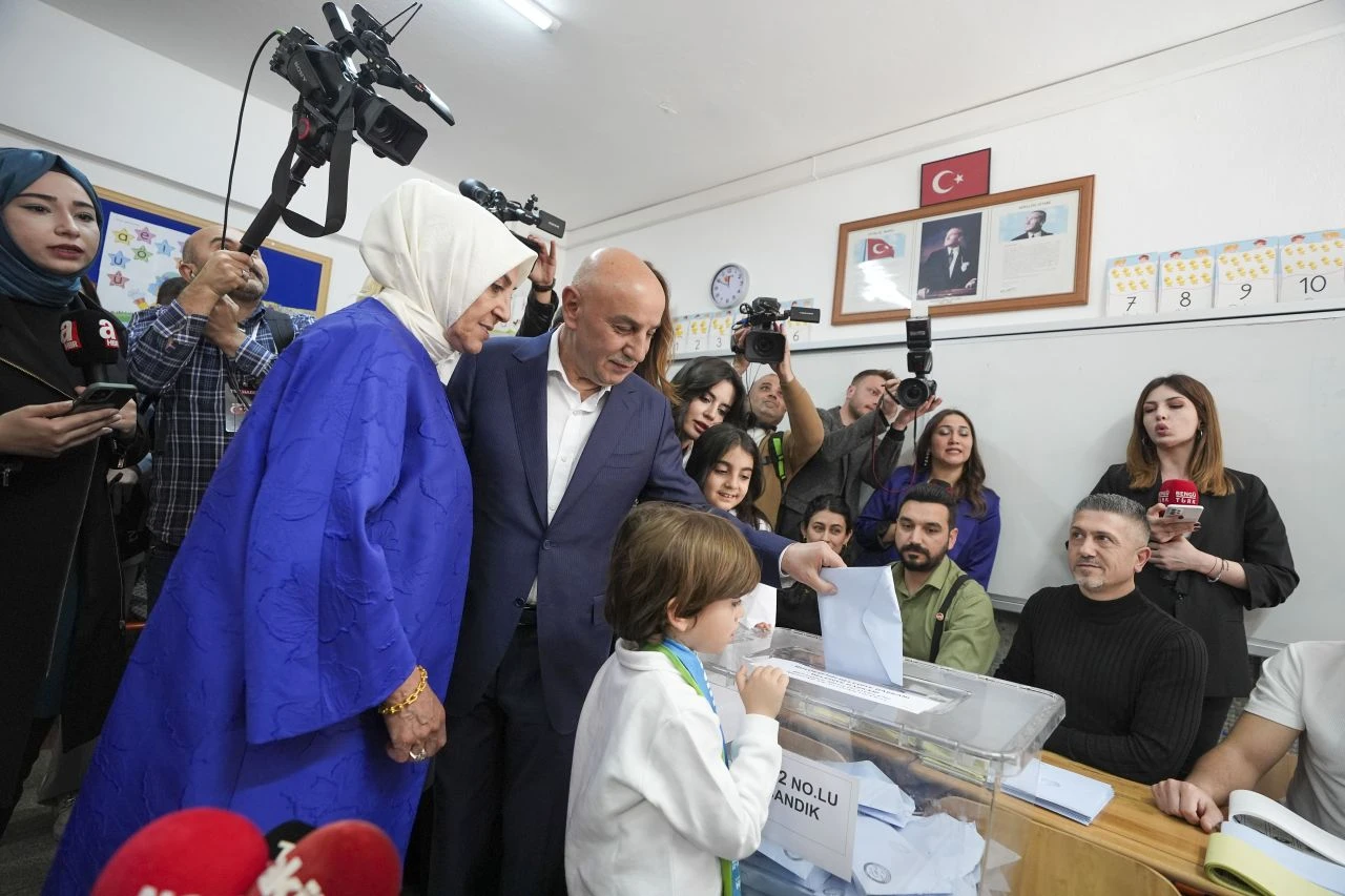 Mansur Yavaş  ve Turgut Altınok oyunu kullandı