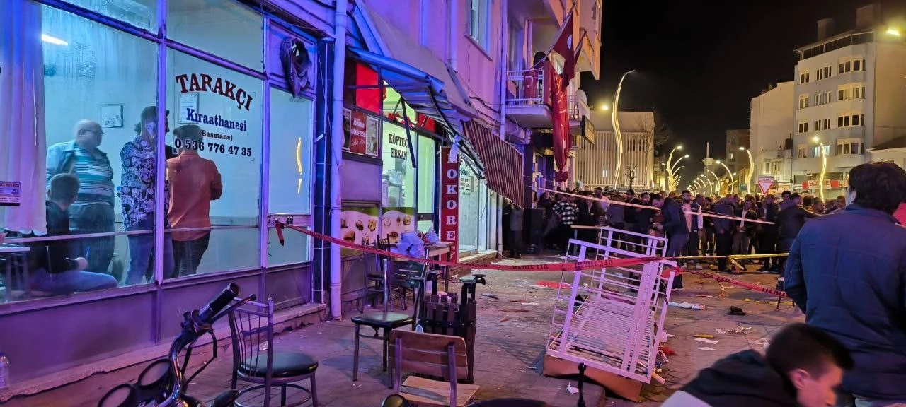 Seçim kutlamalarında dehşet: Balkon çöktü, çok sayıda yaralı var - 1. Resim