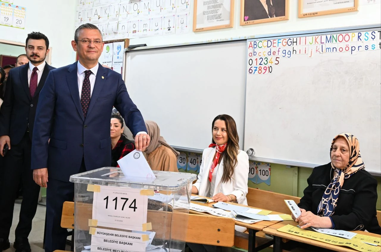 Siyasiler oylarını kullandı - 2. Resim