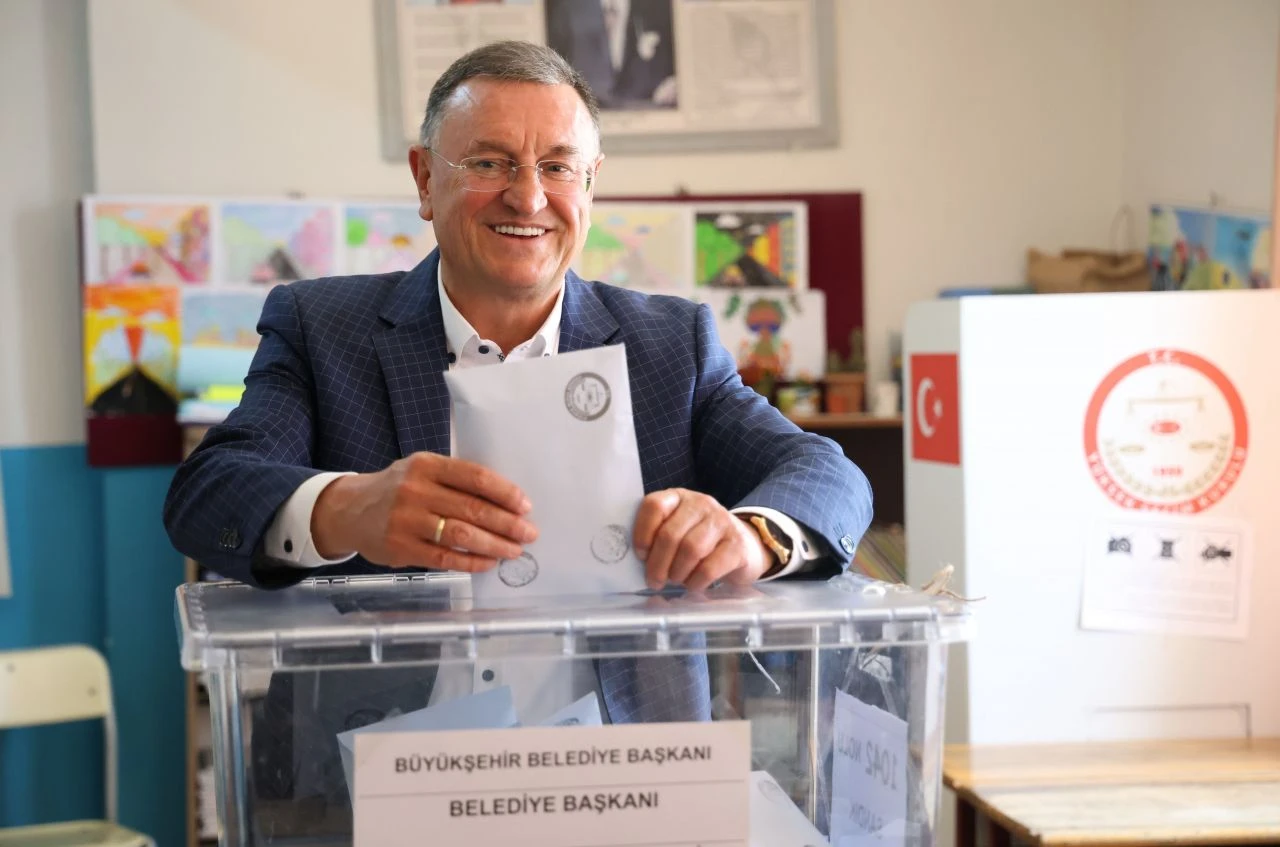 Siyasiler oylarını kullandı - 10. Resim