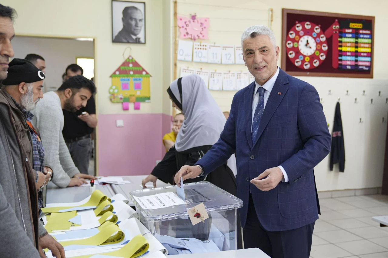 Siyasiler oylarını kullandı - 12. Resim