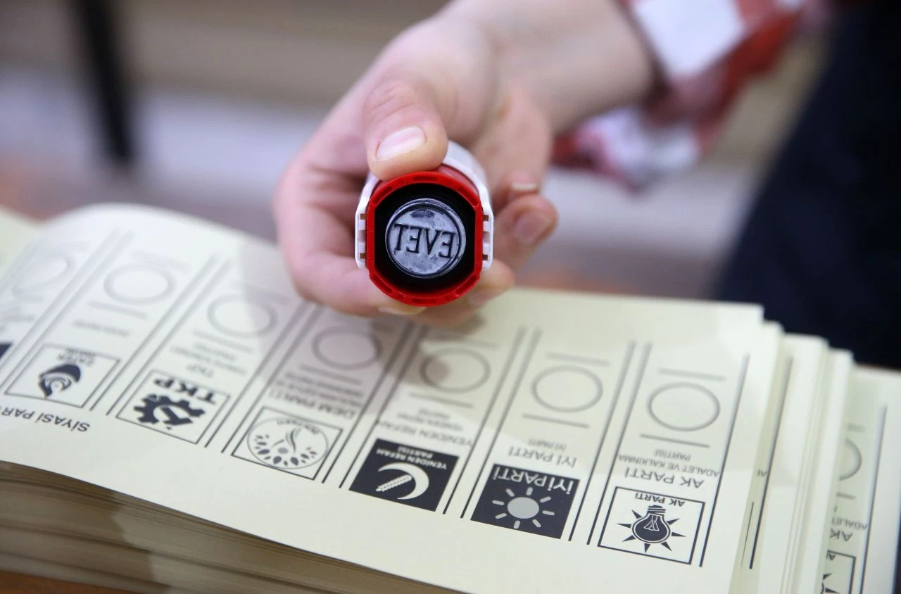 Türkiye yerel yöneticilerini seçti: Oy verme işlemi sona erdi