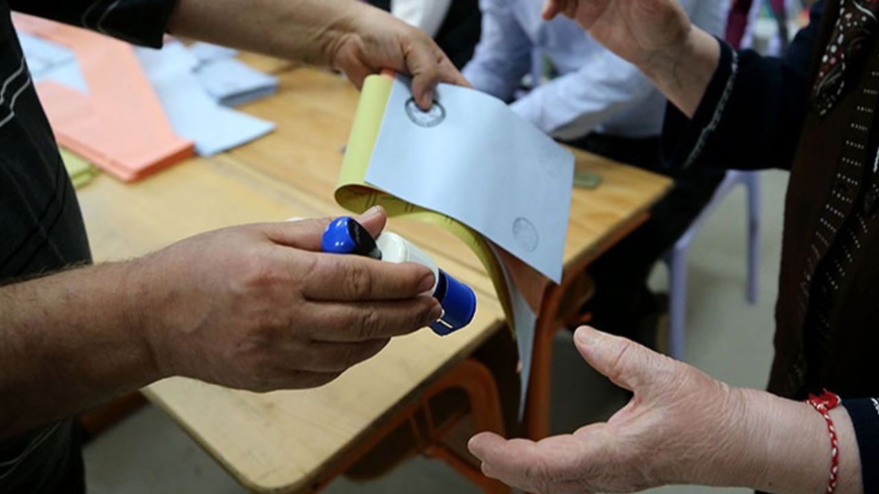 Ünlü araştırmacı ‘bu seçimde farklı’ diyerek açıkladı: Bıçak sırtı olan yerler dengeleri değiştirebilir