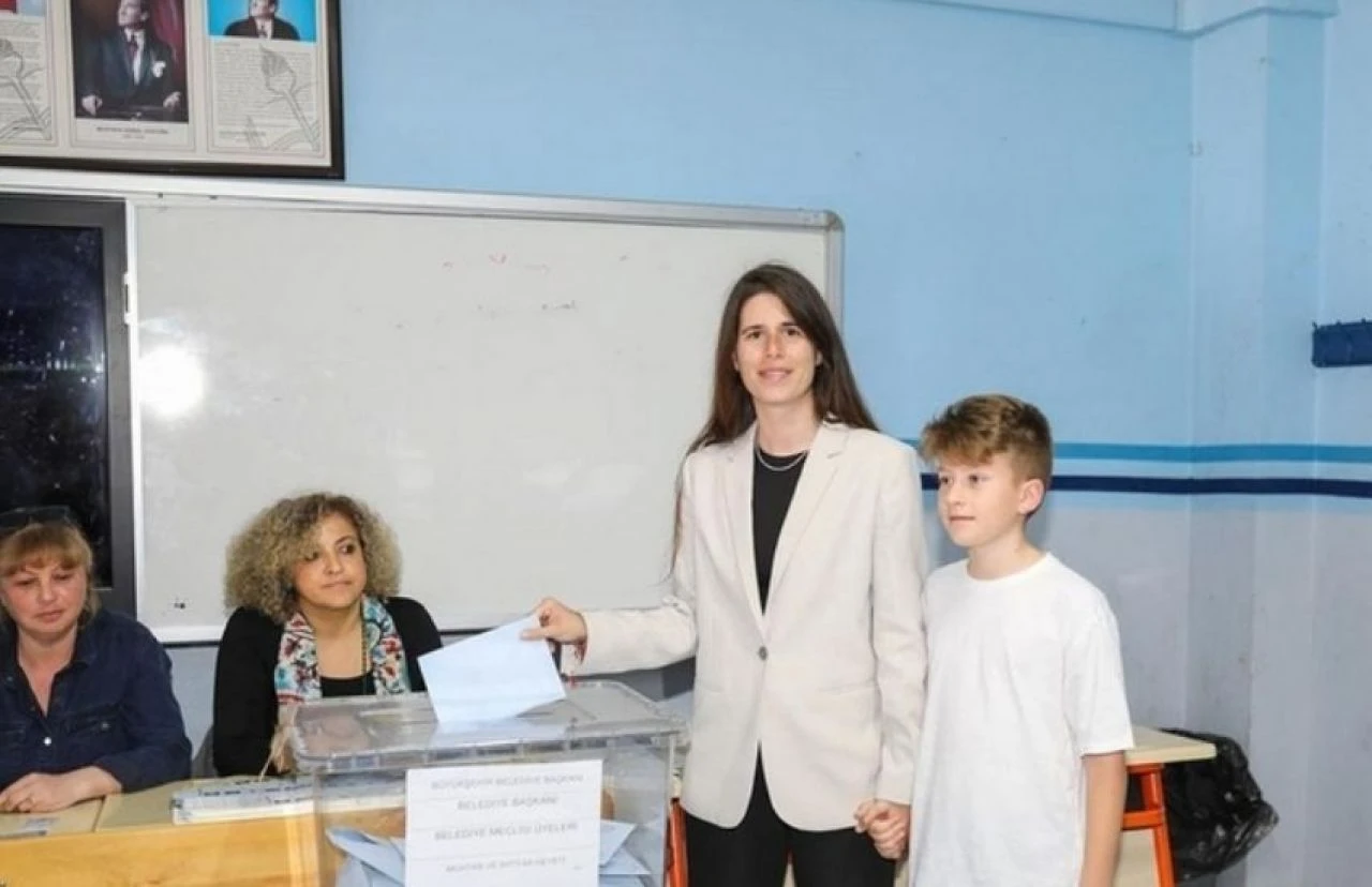Ünlü belediye başkan adayları oy kullandı