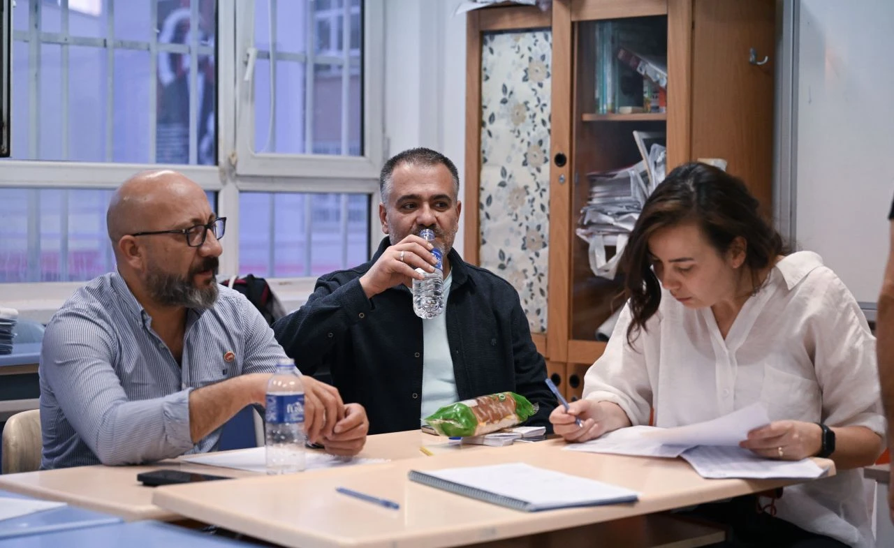 Yerel seçimlerde oy sayım işlemi iftarda aralıksız sürdü