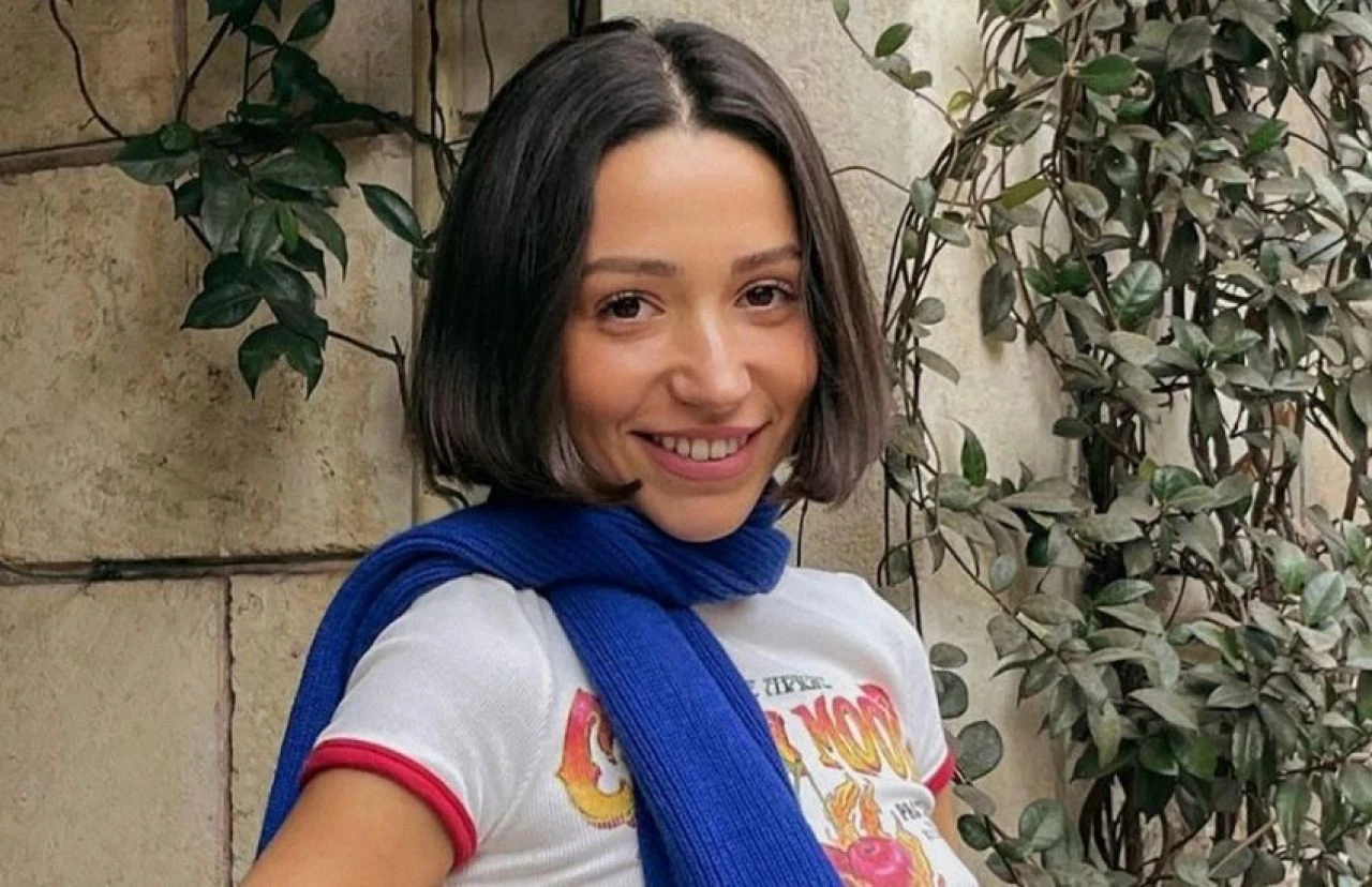 Zeynep Bastık'a yerel seçim tepkisi!  Oy sırasına asistanını koydu