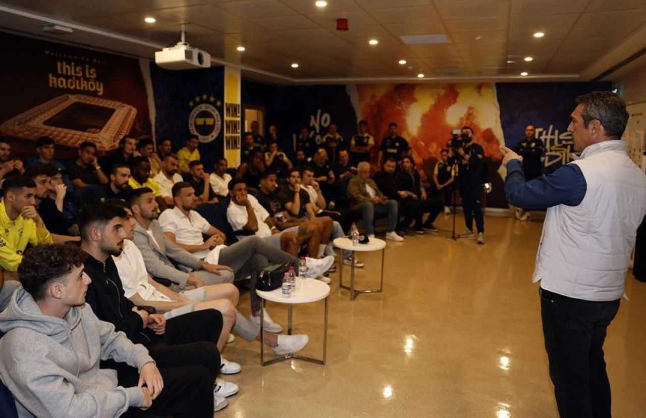 Ali Koç futbol takımıyla bir araya geldi! Gündem 'ligden çekilme' - 1. Resim