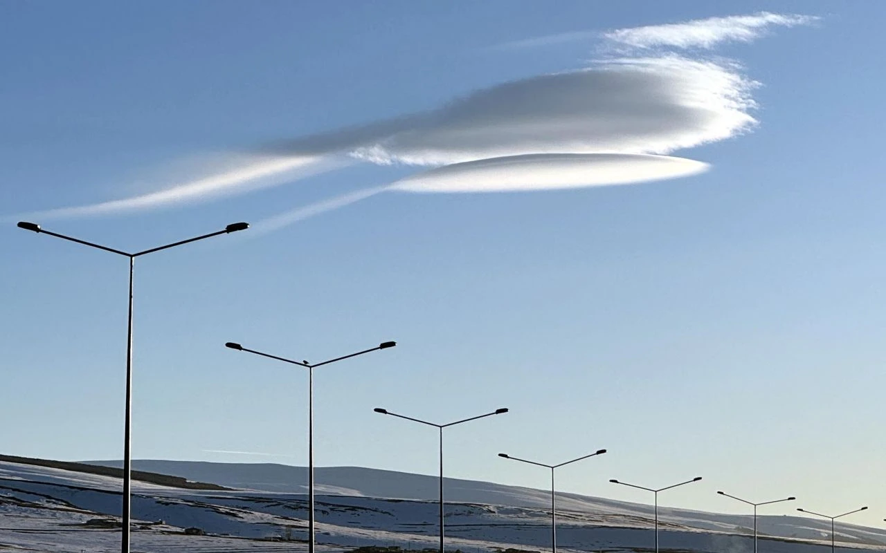 Ardahan'da mercek bulutları oluştu