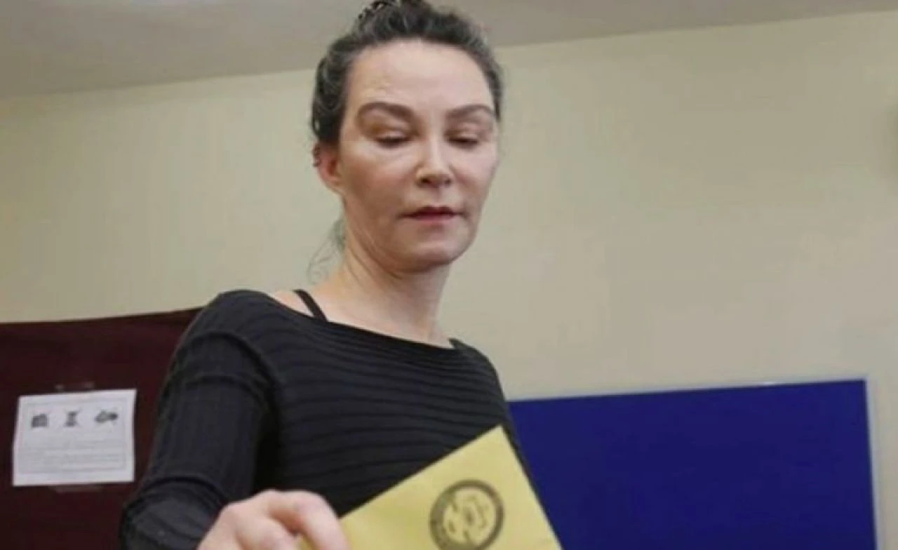 Aslı Baykal'dan CHP'ye salvolar! Seçim sonuçları memnun etmedi - 1. Resim