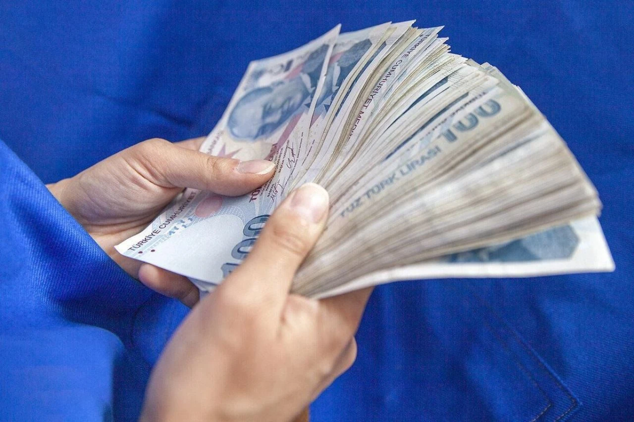 Emekli maaşı taşımak için teklifleri tek tek karşılaştırıyor! 15 bin lira promosyon veren banka hangisi?