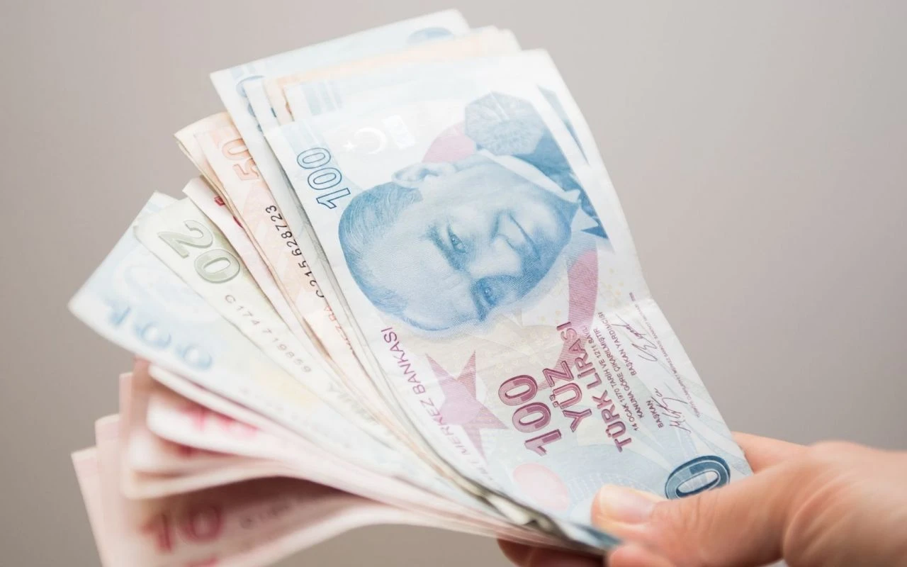 Emekli maaşı taşımak için teklifleri tek tek karşılaştırıyor! 15 bin lira promosyon veren banka hangisi?