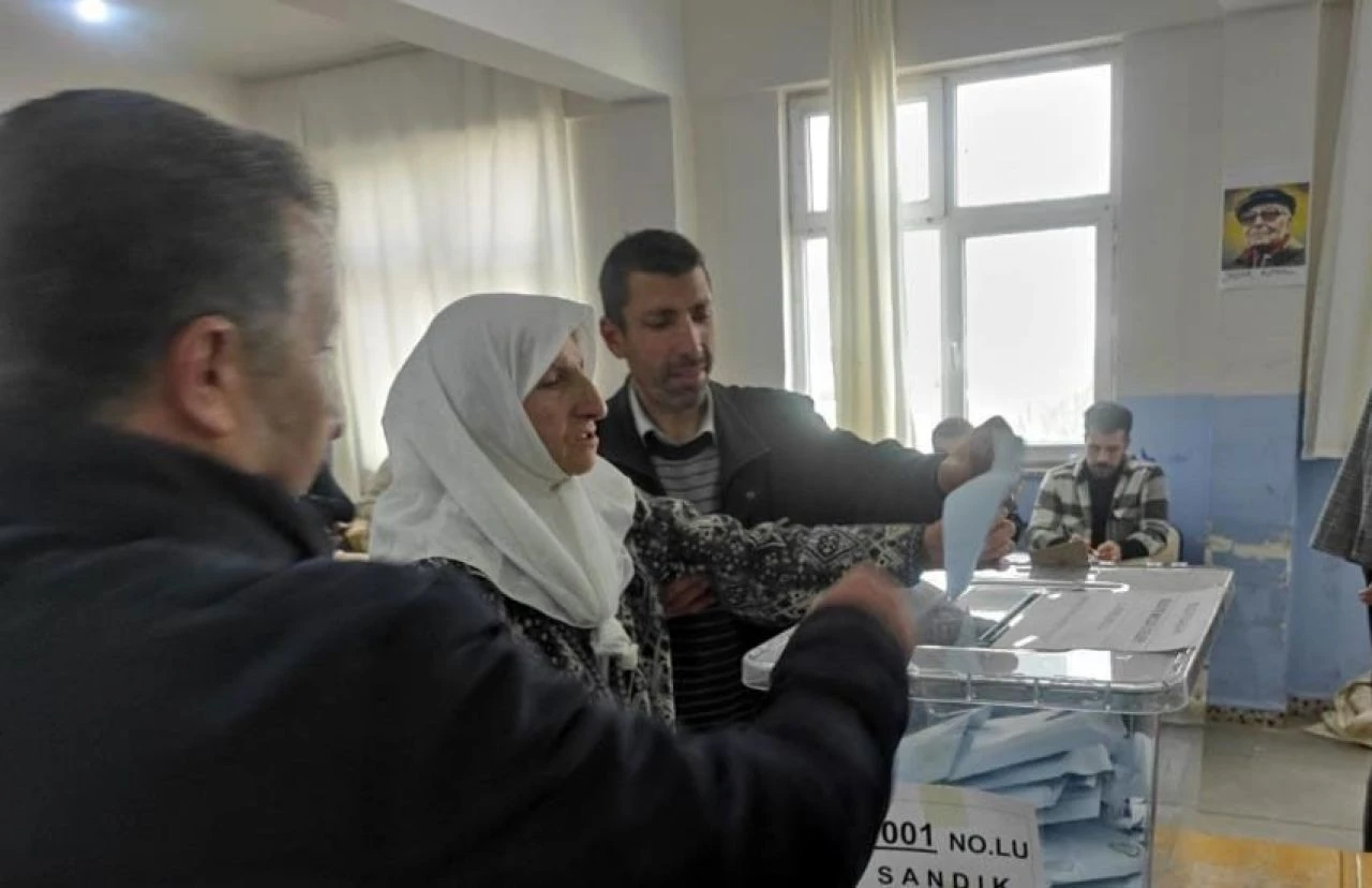 Batman'da DEM Parti hüsrana uğradı: 5 ilçeyi kaybetti! - 1. Resim